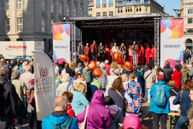 Stiftungsbuero Hamburgs lädt zur Längsten Tafel, © Stiftungsbüro Hamburg